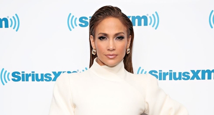 Jennifer Lopez Membuat Video TikTok Tanpa Mengenakan Makeup!