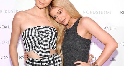 Busana Serasi Kylie Jenner dengan Kendall Jenner dan Stormi