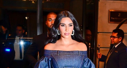 Kim Kardashian Mengenakan Busana Kulit Yang Ketat