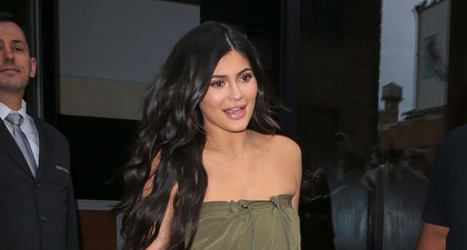 Kylie Jenner Unggah Foto Liburan yang Seksi ke Media Sosial
