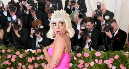 Lagi, Lady Gaga Pergi Membeli Makan Malam Tanpa Celana! 