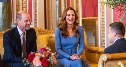 Kate Middleton Kembali ke Istana Buckingham Dengan Gaun Biru Rancangan Emilia Wickstead