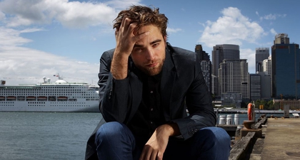 Robert Pattinson Membantu Kesenjangan Honor di Hollywood