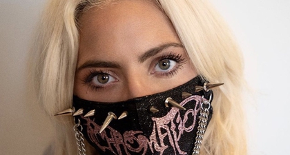 Lady Gaga Kenakan Masker Bertema Chromatica