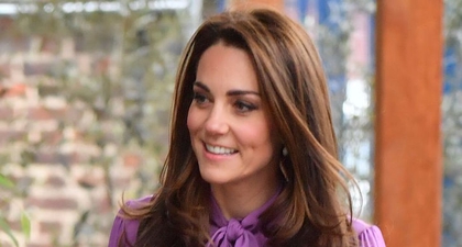 Kate Middleton Tampak Cantik Memakai Blus dan Celana Gucci