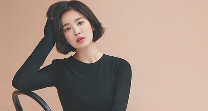 Gaya Kasual Song Hye Kyo untuk Label Sepatu Asal Korea