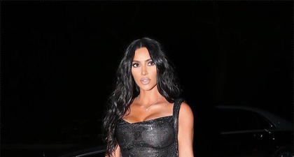 Kim Kardashian Mengenakan Gaun Menerawang ke Pom Bensin