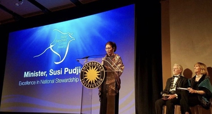 Susi Pudjiastuti Raih Penghargaan Maritim Tertinggi