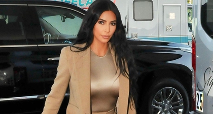 Kim Kardashian Berkunjung Ke Gedung Putih dengan Busana Emas