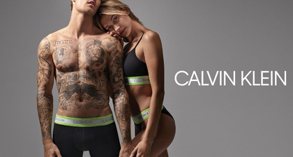 Justin & Hailey Bieber Tampil Manis di Kampanye Calvin Klein
