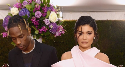 Kylie Jenner dan Suami Belikan Kalung Berlian untuk Anaknya