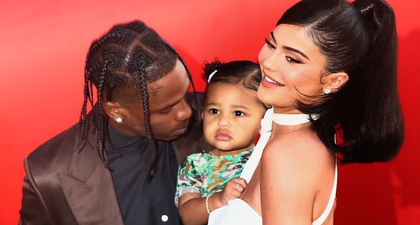 Kylie Jenner & Travis Scott Membawa Stormi ke Disney World